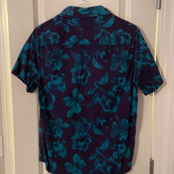 Button up - Picture 3 of 3